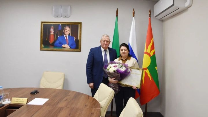 Зәйдә Россельхозцентр башлыгын пенсиягә озаттылар