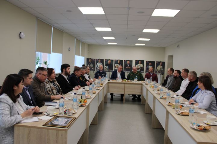 Зәйдә махсус хәрби операция зонасыннан ялга кайткан хәрбиләр белән очрашу узды
