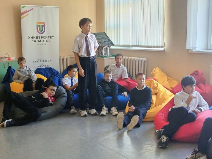 Зәйдә югары сыйныф укучылары – укытучылар ролендә