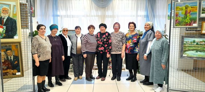 Китапханә кунаклары – өлкәннәр