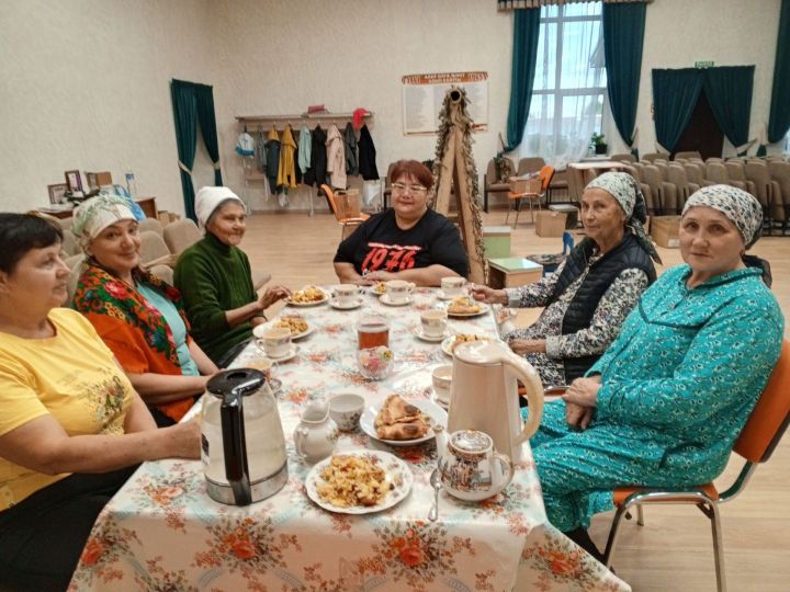 Куш-Елгада маскировка челтәрләре үрүчеләрне кабак бәлеше белән сыйладылар