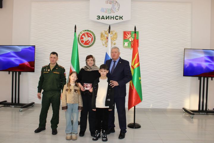 Зәйдә махсус хәрби операциядә һәлак булган геройларның гаиләләренә дәүләт бүләкләре тапшырылды