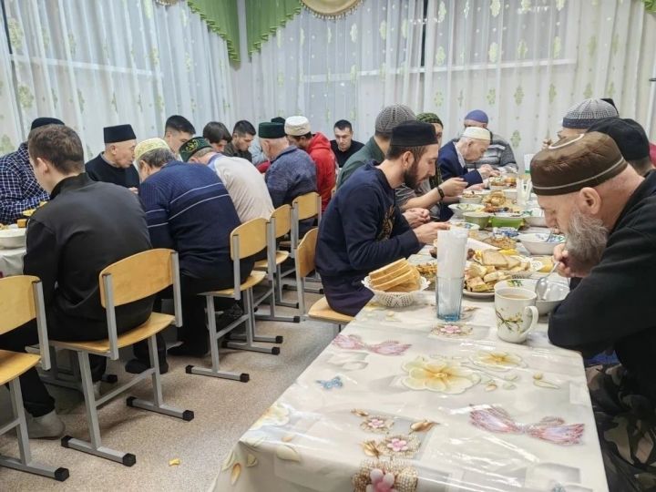 Зәйнең үзәк мәчетендә көн саен ифтарлар үтә