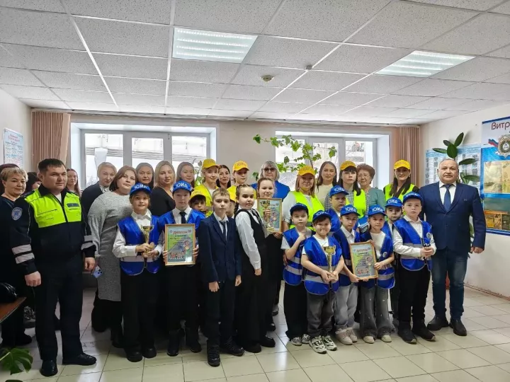 Победителей конкурсов «Родители за БДД» и «Зеленый огонек» наградили в Заинске