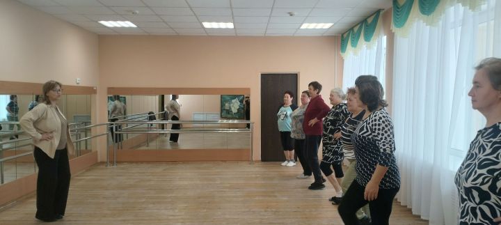 Зәйнең Мирный бистәсе мәдәният йортында өлкәннәр өчен фитнес-сәгать оештырылды
