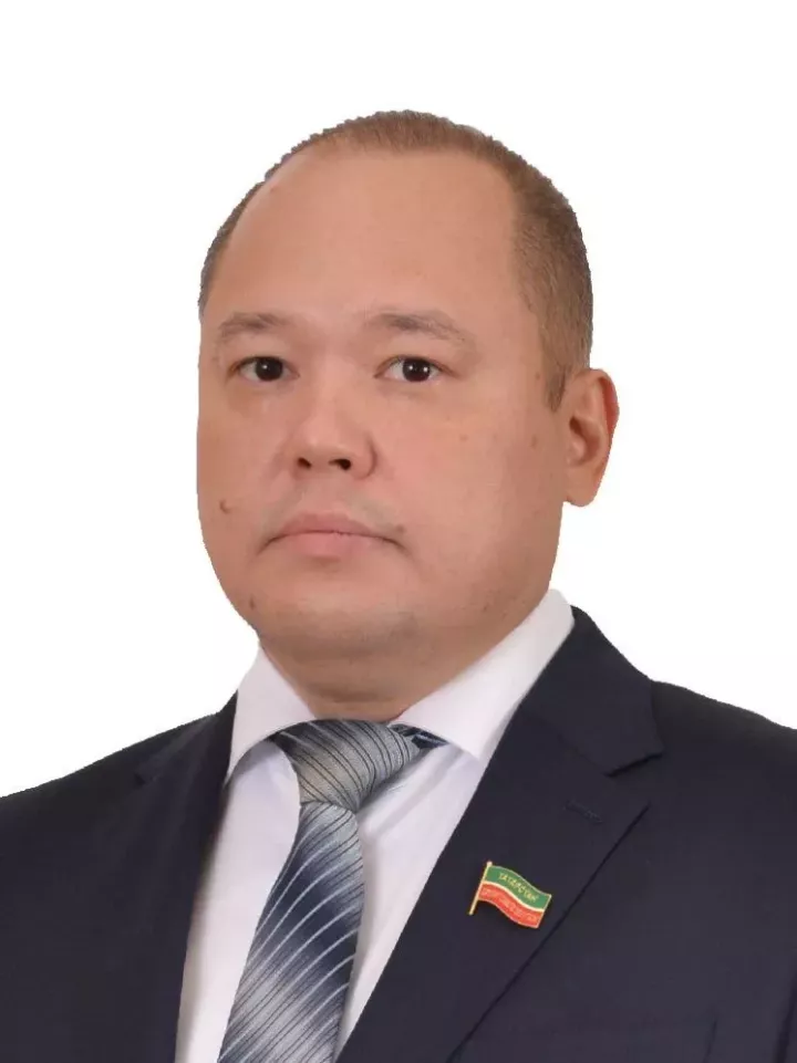 Поздравление с 8 марта депутата Государственного Совета Республики Татарстан Рияза Фоатовича Комарова