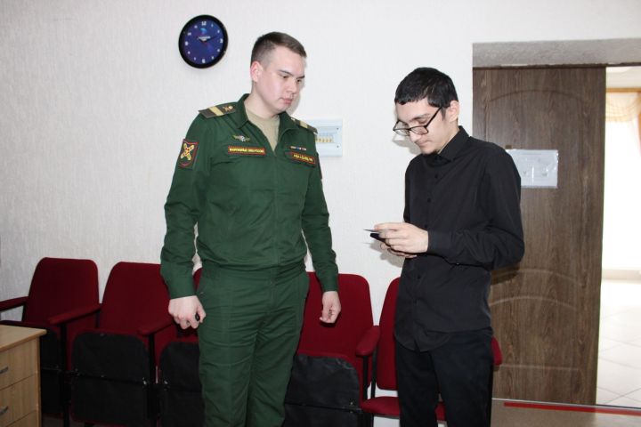 Армия хезмәте урынына контракт