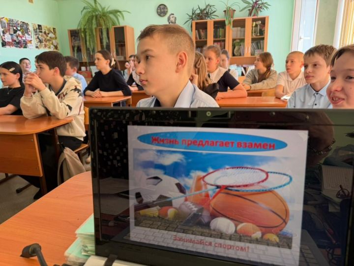 Зәй укучылары белән «Яшүсмер. Тормыш рәвеше – сәламәтлек» дигән актуаль темага сөйләштеләр