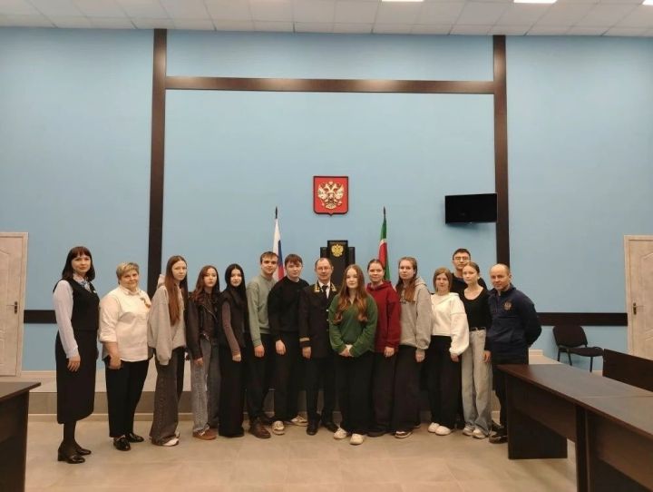 Студенты Заинского политехнического колледжа увидели суд изнутри и процесс по взятке