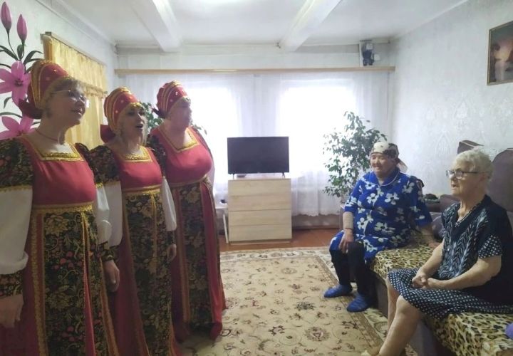 Мирный бистәсендә тыл хезмәтчәннәрен һәм сугыш ветераннарының балаларын хөрмәтлиләр