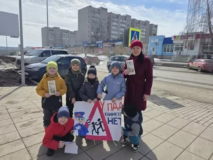 В заинском детском саду «Волшебная сказка» прошла акция «У ПДД каникул нет!»