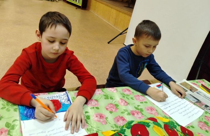 Югары Пәнәче балалары язган хатлар махсус хәрби операциядә катнашучыларга барып җиткән