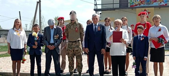 Югары Мәлемдә әтиле-уллы Ватаныбыз  сакчылары авыл халкын Җиңү көне белән котлады