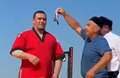 Зәй көрәшчесе Радик Сәлахов дөньякүләм бәйгедә кабат абсолют җиңүче
