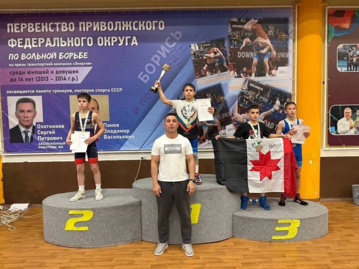 Зәй көрәшчеләре Идел буе федераль округы беренчелеге призерлары