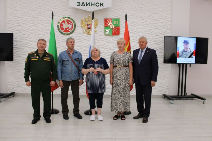 Зәйдә махсус хәрби операциядә һәлак булган геройларның гаиләләренә дәүләт бүләкләре тапшырылды