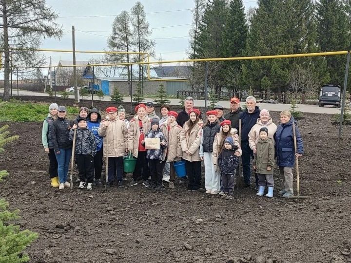Аллею защитников Отечества в честь героев СВО заложили жители микрорайона Мирный Заинска
