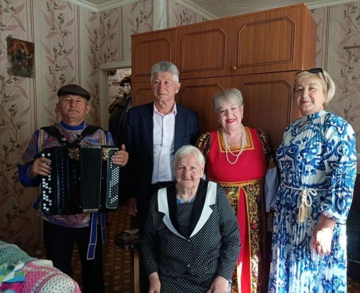 95 лет труженице тыла Галине Сукоркиной: мудрость и стойкость