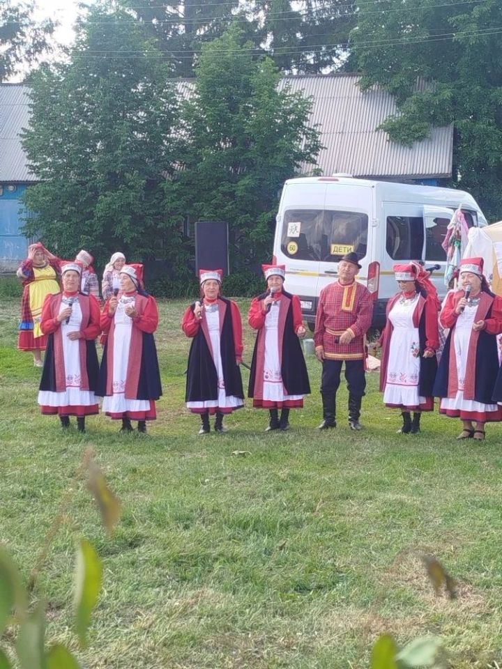 Туңылҗада Тройсынны бәйрәм иттеләр