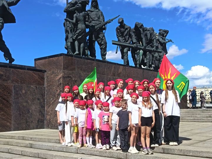 Зәй балалары  Санкт-Петербургтагы Бөтенроссия бер минутлык тын тору акциясендә катнаштылар