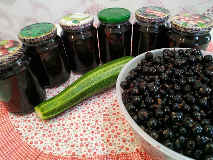 Бүген карлыган көне билгеләп үтелә