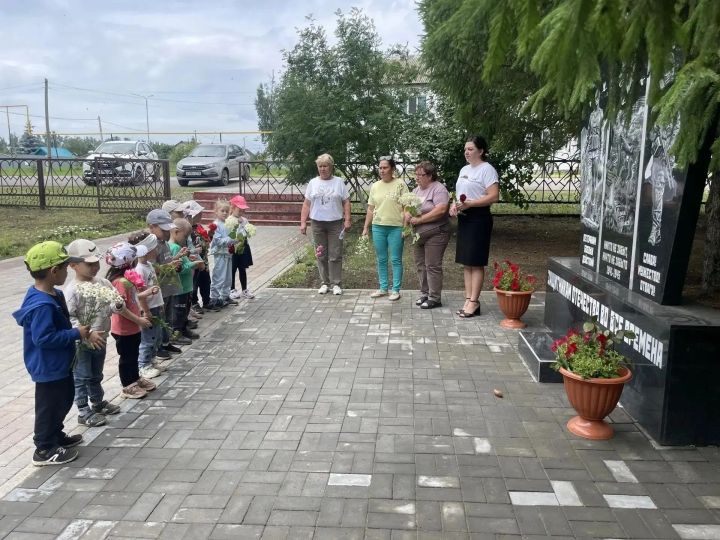 Зәйнең «Миләшкәй» бакчасы балалары Ватанны саклаучыларны искә алды