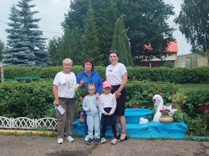Зәйнең «Миләшкәй» бакчасы балалары Ватанны саклаучыларны искә алды