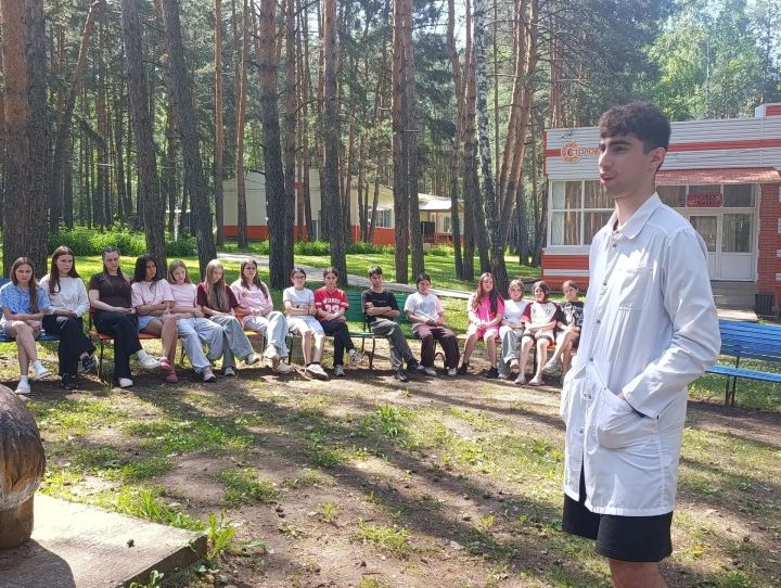 Медбрат Заинской ЦРБ провел беседу о ВИЧ с подростками в лагере «Созвездие»