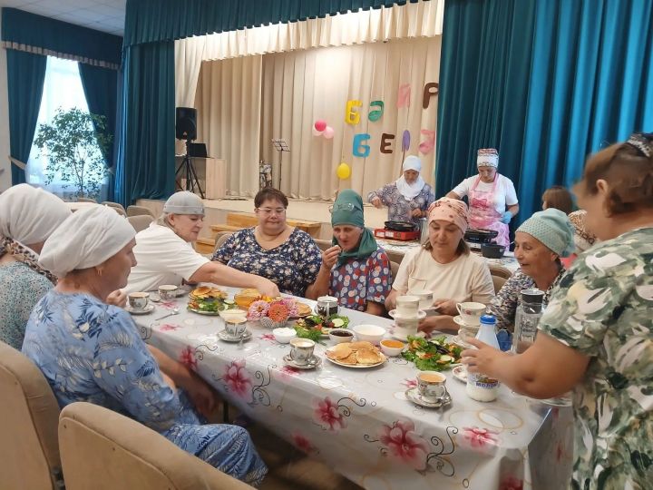 Куш-Елгада маскировка челтәрләре үрүчеләрне коймак белән сыйладылар