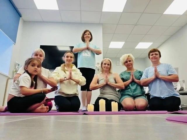 Зәйдә кадрлар үзәге каршында хатын-кызлар өчен йога дәресләре уза
