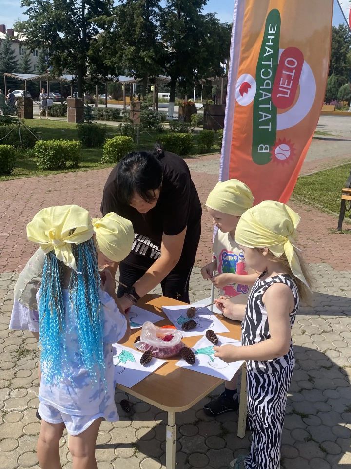 Зәйнең «Якты коңгыз» бакчасында татлы җәй