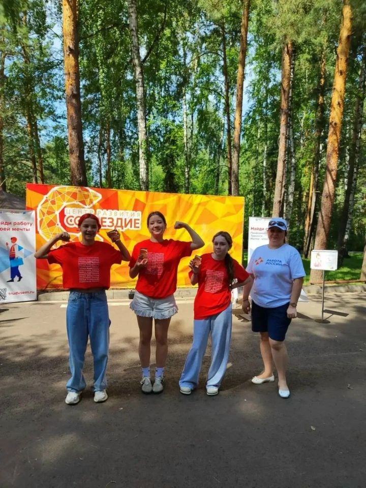 Зәйнең “Россиядә эш” кадрлар үзәге «Йолдызлык» лагеренда һөнәри юнәлеш бирү уены үткәрделәр