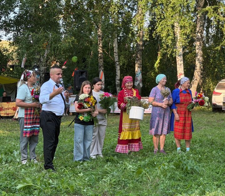 Зичәбаш читтә яшәүче авылдашларын, кунакларны Питрау бәйрәменә җыйды