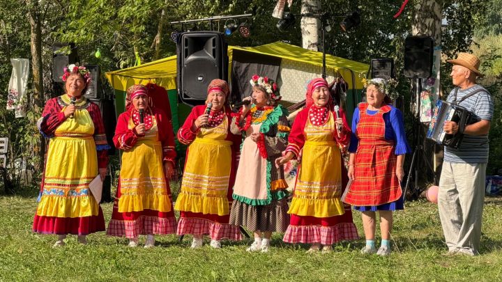 Зичәбаш читтә яшәүче авылдашларын, кунакларны Питрау бәйрәменә җыйды
