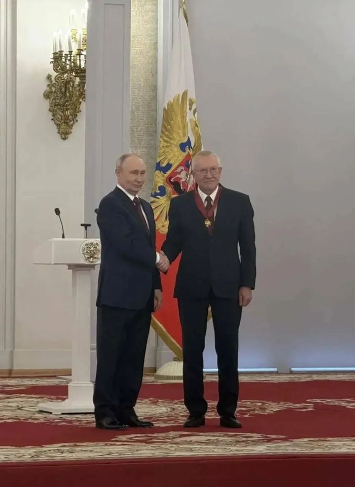 Олег Морозов зур бүләккә лаек булды
