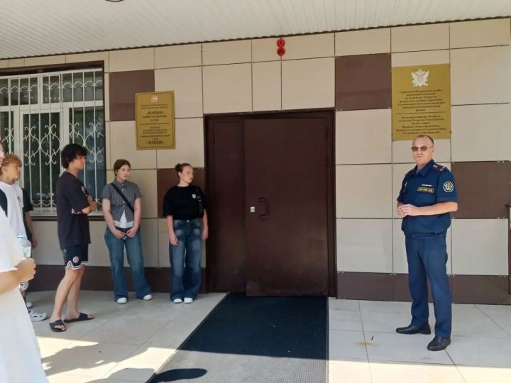 «Яңа офыклар»: Зәй яшүсмерләре җәза үтәтү инспекциясендә экскурсиядә булдылар