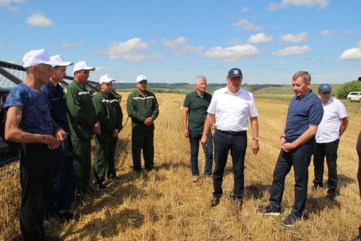 Марат Җәббаров: “Зәйдә нәтиҗәле хезмәткә йөз тотып эшлиләр, алга таба да темплар кимемәсен”