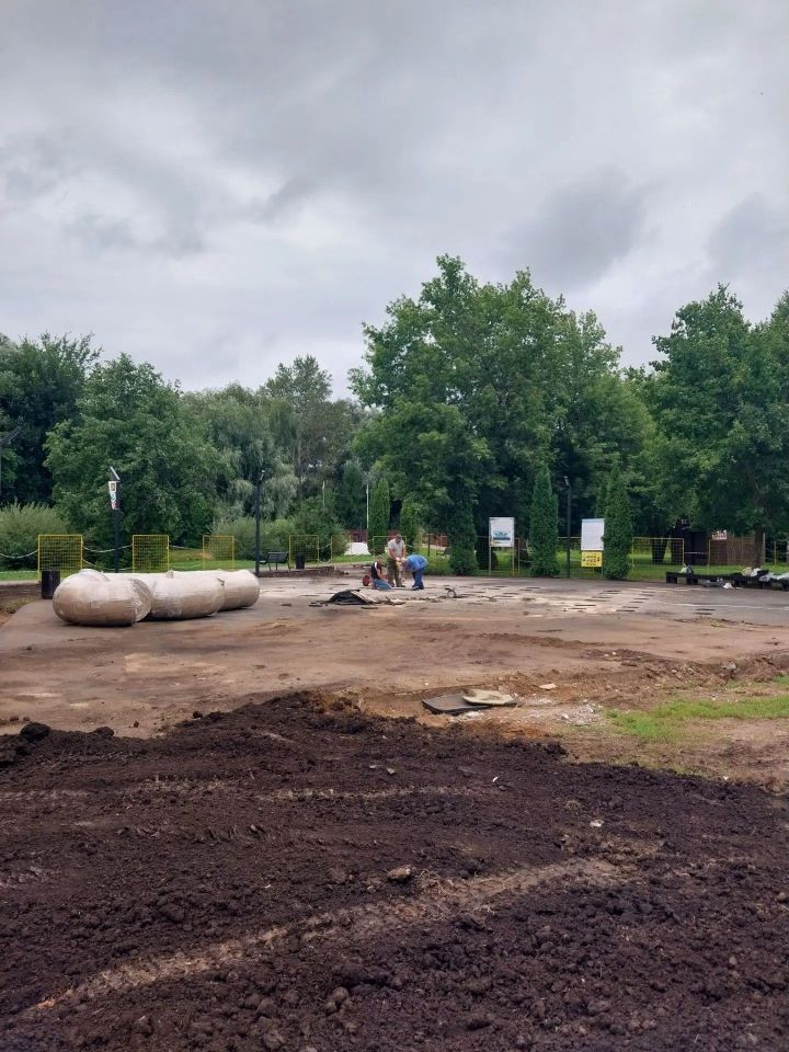 В парке Фардиева в Заинске начали реновацию детской площадки «Крепость»