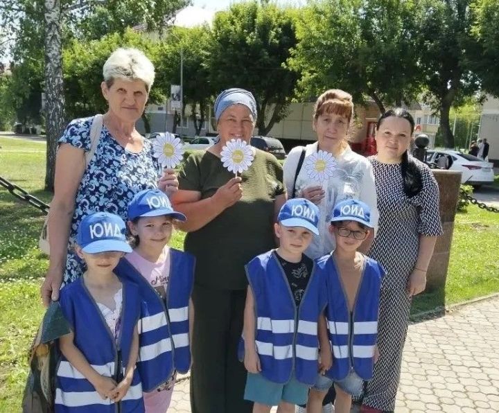 «Юл - тормыш символы!»: бакчада тәрбияләнүчеләр юлда дөрес йөрергә чакыра