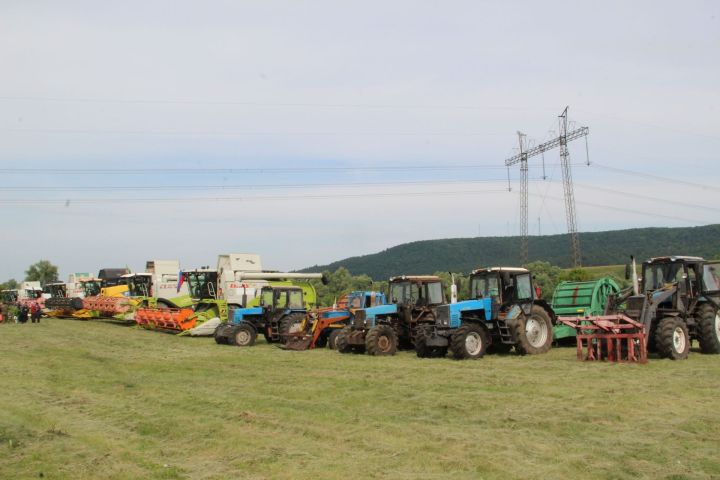 Зәйдә урып-җыюда катнашачак техниканы кабул иттеләр