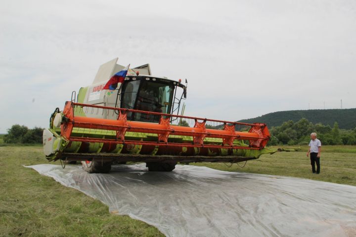 Зәйдә урып-җыюда катнашачак техниканы кабул иттеләр