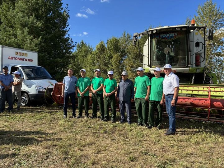 Рустам Минниханов проинспектировал уборочную кампанию в Заинском районе