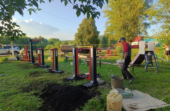 В селе Средний Багря Заинского района установили уличные тренажеры