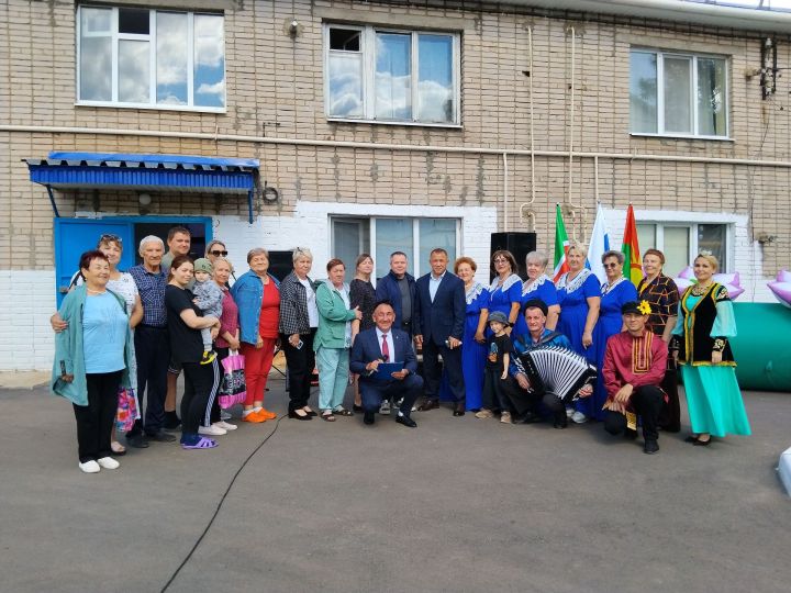 Жители домов на Медицинской в Заинске отметили Праздник двора с награждениями и концертом