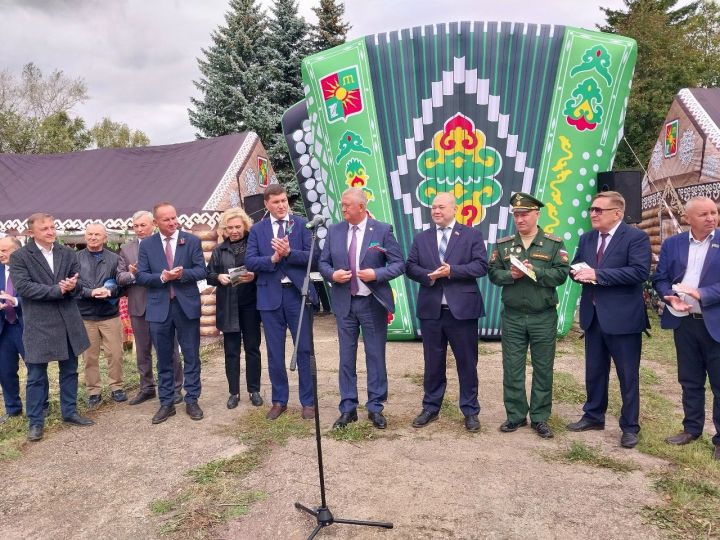 Кунаклар Югары Багражда Авыл бәйрәмендә булды
