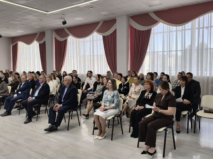 Зәйдә район активы белән очрашу узды