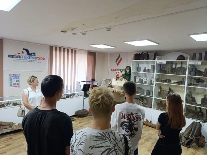 Зәйнең “Гвардия” эзтабарлары студентлар белән очрашты