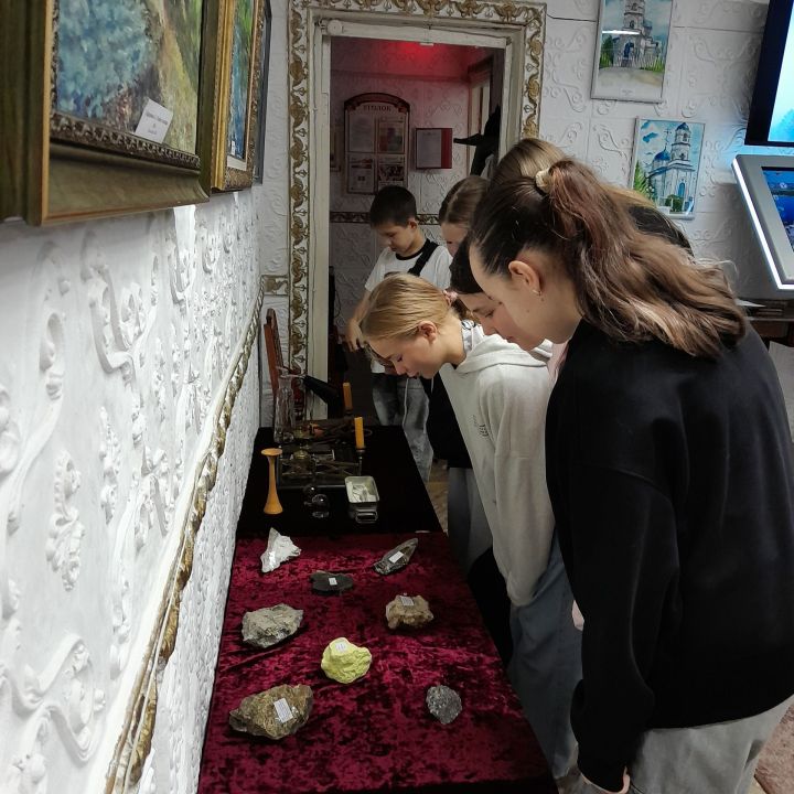 «Гаҗәеп кеше тарихы»: Зәй музеенда укучыларга Карл Фукс турында сөйләделәр