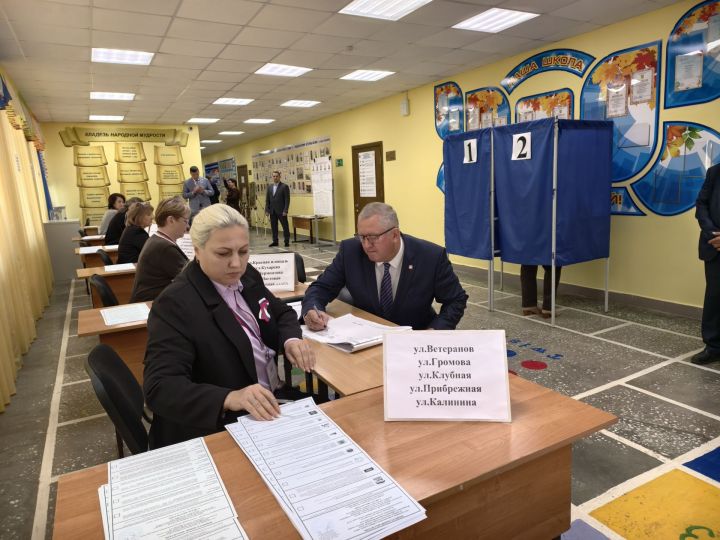 Россия Дәүләт Думасына сайлауларда Зәй районы башлыгы үз тавышын бирде