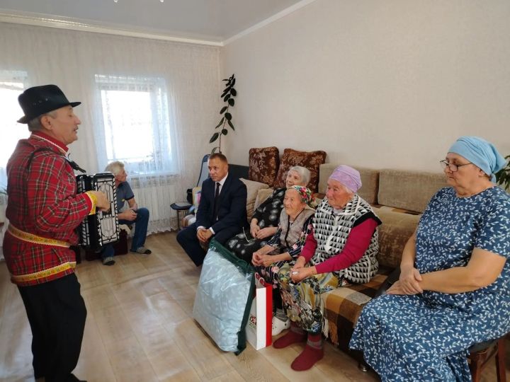 Зәйдә Анастасия Иванованы 94 яше белән котладылар